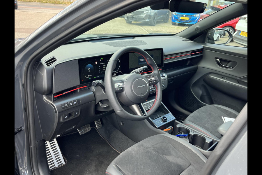 Hyundai Kona 1.6 GDI HEV N Line 1.518km! 12/2025! | ORIG. NL. NAP| ADAPTIEVE CRUISE CONTROL | SOH 100%! | BOSE AUDIO INSTALATIE | 360° CAMERA | 5 JAAR FABRIEKSGARANTIE| STOELVERWARMING + VENTILATIE|