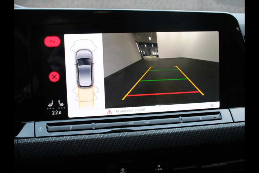 Volkswagen Golf 1.5 eTSI 150pk DSG R-Line Panorama dak Navigatie Apple Carplay/Android Auto Climate Control Camera Dab Extra Getint Glas Adaptive Cruise Control Virtual Cockpit Lichtmetalen Velgen