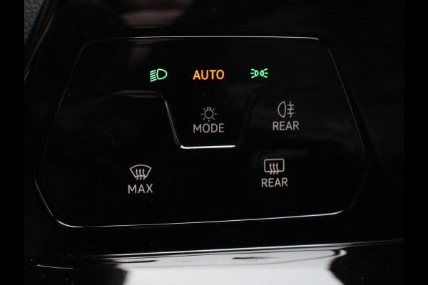 Volkswagen Golf 1.5 eTSI 150pk DSG R-Line Panorama dak Navigatie Apple Carplay/Android Auto Climate Control Camera Dab Extra Getint Glas Adaptive Cruise Control Virtual Cockpit Lichtmetalen Velgen