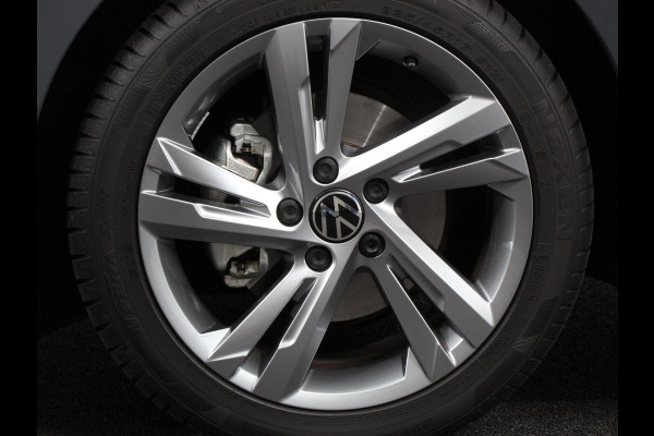 Volkswagen Golf 1.5 eTSI 150pk DSG R-Line Panorama dak Navigatie Apple Carplay/Android Auto Climate Control Camera Dab Extra Getint Glas Adaptive Cruise Control Virtual Cockpit Lichtmetalen Velgen