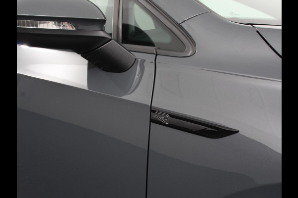 Volkswagen Golf 1.5 eTSI 150pk DSG R-Line Panorama dak Navigatie Apple Carplay/Android Auto Climate Control Camera Dab Extra Getint Glas Adaptive Cruise Control Virtual Cockpit Lichtmetalen Velgen