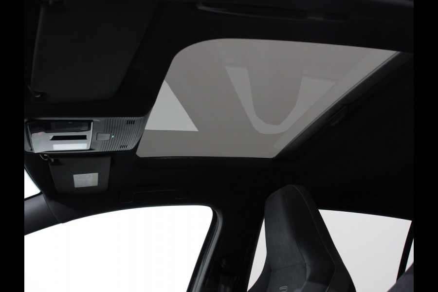 Volkswagen Golf 1.5 eTSI 150pk DSG R-Line Panorama dak Navigatie Apple Carplay/Android Auto Climate Control Camera Dab Extra Getint Glas Adaptive Cruise Control Virtual Cockpit Lichtmetalen Velgen