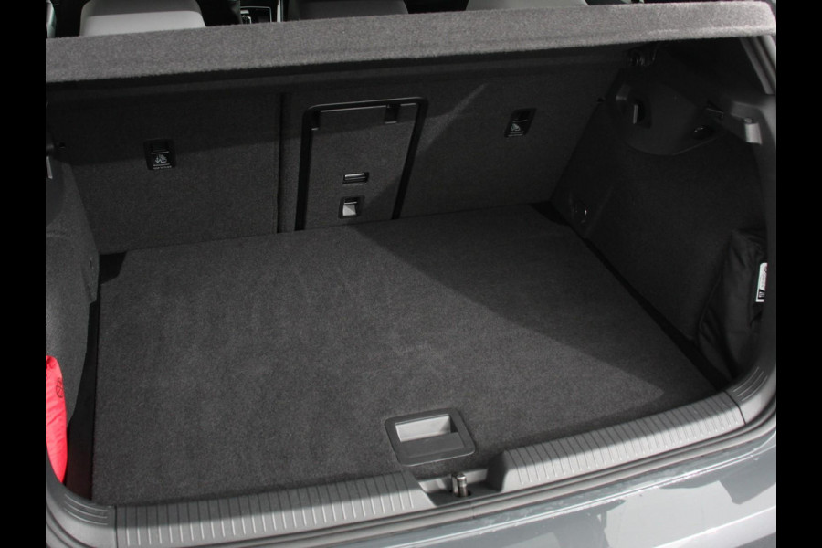 Volkswagen Golf 1.5 eTSI 150pk DSG R-Line Panorama dak Navigatie Apple Carplay/Android Auto Climate Control Camera Dab Extra Getint Glas Adaptive Cruise Control Virtual Cockpit Lichtmetalen Velgen