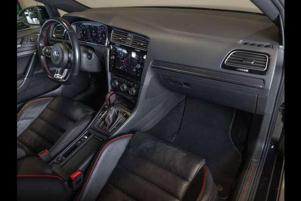 Volkswagen Golf 2.0 TSI GTI Performance / 245pk / Panorama dak / Leder / Dodehoek herkenning ./