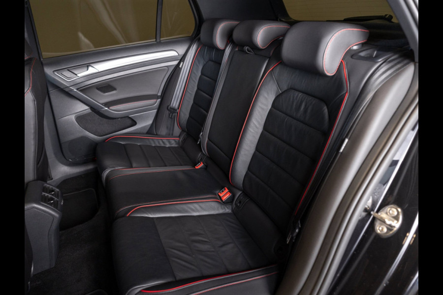 Volkswagen Golf 2.0 TSI GTI Performance / 245pk / Panorama dak / Leder / Dodehoek herkenning ./