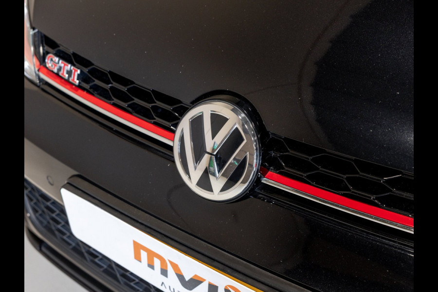 Volkswagen Golf 2.0 TSI GTI Performance / 245pk / Panorama dak / Leder / Dodehoek herkenning ./
