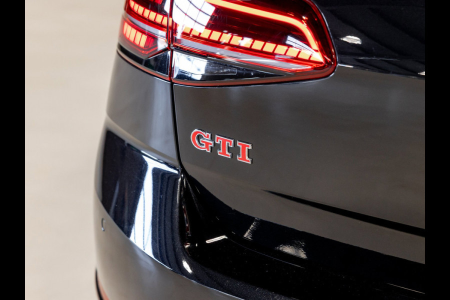 Volkswagen Golf 2.0 TSI GTI Performance / 245pk / Panorama dak / Leder / Dodehoek herkenning ./