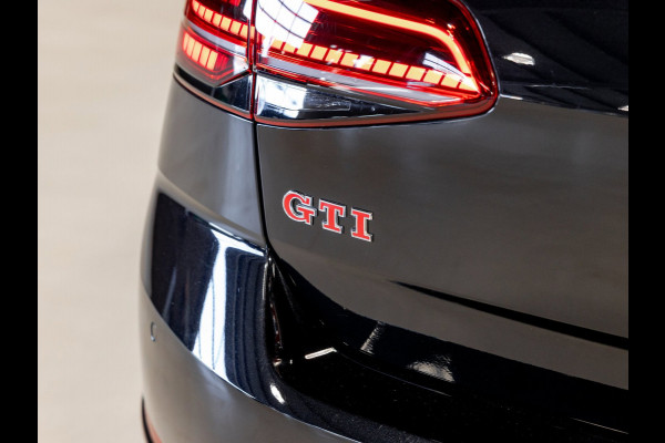 Volkswagen Golf 2.0 TSI GTI Performance / 245pk / Panorama dak / Leder / Dodehoek herkenning ./