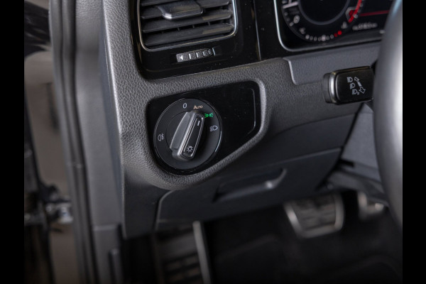 Volkswagen Golf 2.0 TSI GTI Performance / 245pk / Panorama dak / Leder / Dodehoek herkenning ./