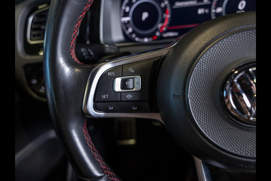 Volkswagen Golf 2.0 TSI GTI Performance / 245pk / Panorama dak / Leder / Dodehoek herkenning ./