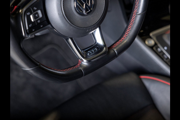 Volkswagen Golf 2.0 TSI GTI Performance / 245pk / Panorama dak / Leder / Dodehoek herkenning ./