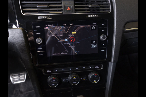 Volkswagen Golf 2.0 TSI GTI Performance / 245pk / Panorama dak / Leder / Dodehoek herkenning ./