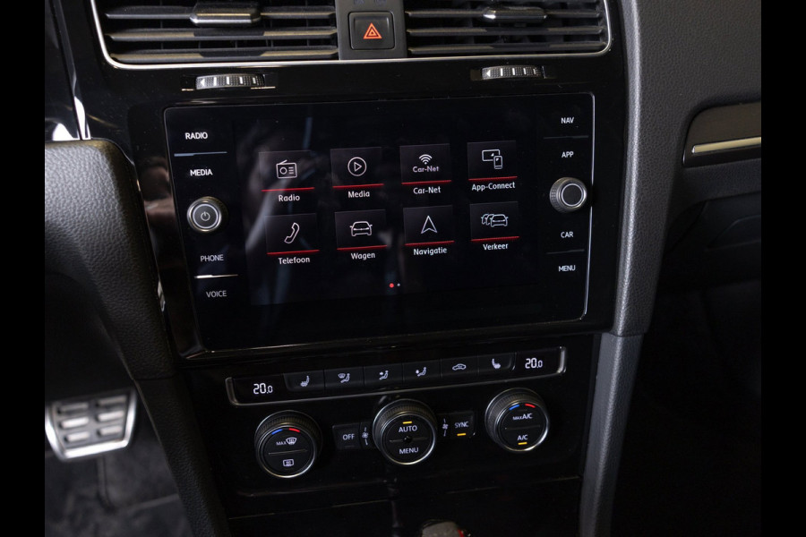 Volkswagen Golf 2.0 TSI GTI Performance / 245pk / Panorama dak / Leder / Dodehoek herkenning ./