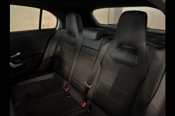 Mercedes-Benz A-Klasse 250 e Star Edition AMG Line Plus | PANO | HUD | 360 CAMERA | TREKHAAK | VOL OPTIES!