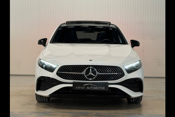 Mercedes-Benz A-Klasse 250 e Star Edition AMG Line Plus | PANO | HUD | 360 CAMERA | TREKHAAK | VOL OPTIES!
