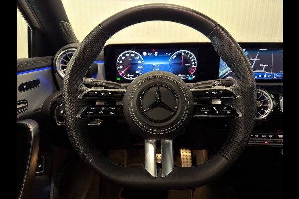 Mercedes-Benz A-Klasse 250 e Star Edition AMG Line Plus | PANO | HUD | 360 CAMERA | TREKHAAK | VOL OPTIES!