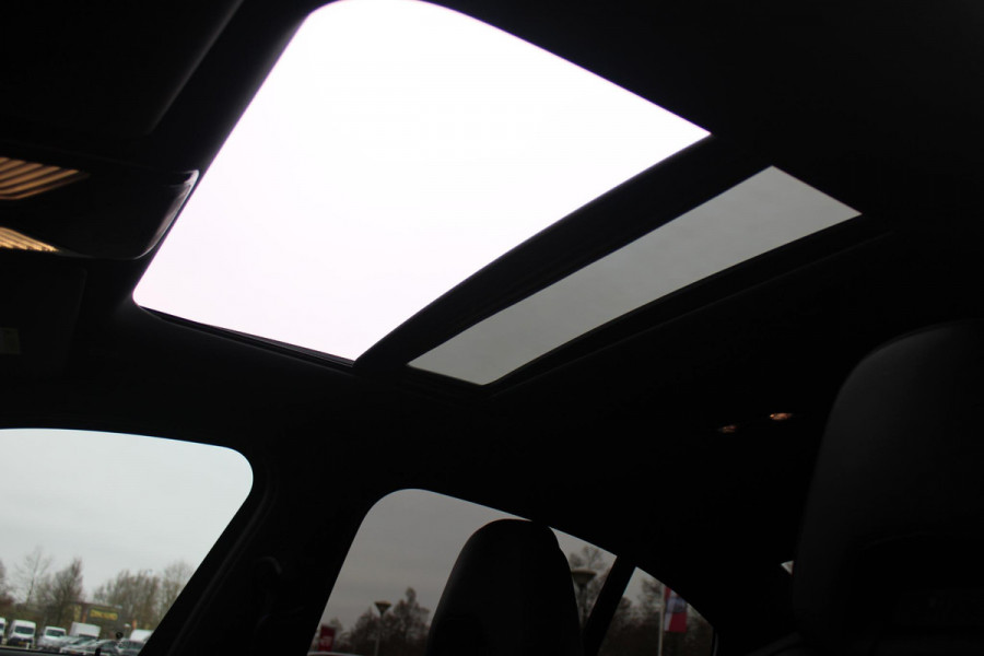 BMW 3-serie 330e 292PK xDRIVE | PANORAMISCH SCHUIF/KANTEL DAK | M-SPORT PRO-PAKKET | M-SPORT REMMEN UITGEVOERD IN DONKERBLAUW MET M LOGO | BMW LIVE COCKPIT PROFESSIONAL | CURVED DISPLAY |DRIVING ASSISTANT INCL. HEAD-UP DISPLAY | PARKING ASSIST INCL. ACHTERUITRIJCAMERA | ADAPTIEVE LED KOPLAMPEN |SHADOW LINE | M-SPORTSTOELEN VOOR | LEDER VERNASCA MET CONTRAST STIKSELS M-SPORT | STOEL VERWARMING | DRAADLOZE APPLE CARPLAY | ELEKTRISCH VERSTELBARE STOELEN MET GEHEUGEN FUNCTIE | HEAD UP DISPLAY | DRAADLOZE TELEFOONLADER | DODEHOEK BEWAKING | COMFORT PACK INCL. ELEKTRISCHE ACHTERKLEP | A