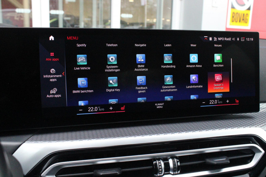 BMW 3-serie 330e 292PK xDRIVE | PANORAMISCH SCHUIF/KANTEL DAK | M-SPORT PRO-PAKKET | M-SPORT REMMEN UITGEVOERD IN DONKERBLAUW MET M LOGO | BMW LIVE COCKPIT PROFESSIONAL | CURVED DISPLAY |DRIVING ASSISTANT INCL. HEAD-UP DISPLAY | PARKING ASSIST INCL. ACHTERUITRIJCAMERA | ADAPTIEVE LED KOPLAMPEN |SHADOW LINE | M-SPORTSTOELEN VOOR | LEDER VERNASCA MET CONTRAST STIKSELS M-SPORT | STOEL VERWARMING | DRAADLOZE APPLE CARPLAY | ELEKTRISCH VERSTELBARE STOELEN MET GEHEUGEN FUNCTIE | HEAD UP DISPLAY | DRAADLOZE TELEFOONLADER | DODEHOEK BEWAKING | COMFORT PACK INCL. ELEKTRISCHE ACHTERKLEP | A