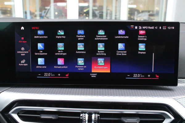 BMW 3-serie 330e 292PK xDRIVE | PANORAMISCH SCHUIF/KANTEL DAK | M-SPORT PRO-PAKKET | M-SPORT REMMEN UITGEVOERD IN DONKERBLAUW MET M LOGO | BMW LIVE COCKPIT PROFESSIONAL | CURVED DISPLAY |DRIVING ASSISTANT INCL. HEAD-UP DISPLAY | PARKING ASSIST INCL. ACHTERUITRIJCAMERA | ADAPTIEVE LED KOPLAMPEN |SHADOW LINE | M-SPORTSTOELEN VOOR | LEDER VERNASCA MET CONTRAST STIKSELS M-SPORT | STOEL VERWARMING | DRAADLOZE APPLE CARPLAY | ELEKTRISCH VERSTELBARE STOELEN MET GEHEUGEN FUNCTIE | HEAD UP DISPLAY | DRAADLOZE TELEFOONLADER | DODEHOEK BEWAKING | COMFORT PACK INCL. ELEKTRISCHE ACHTERKLEP | A