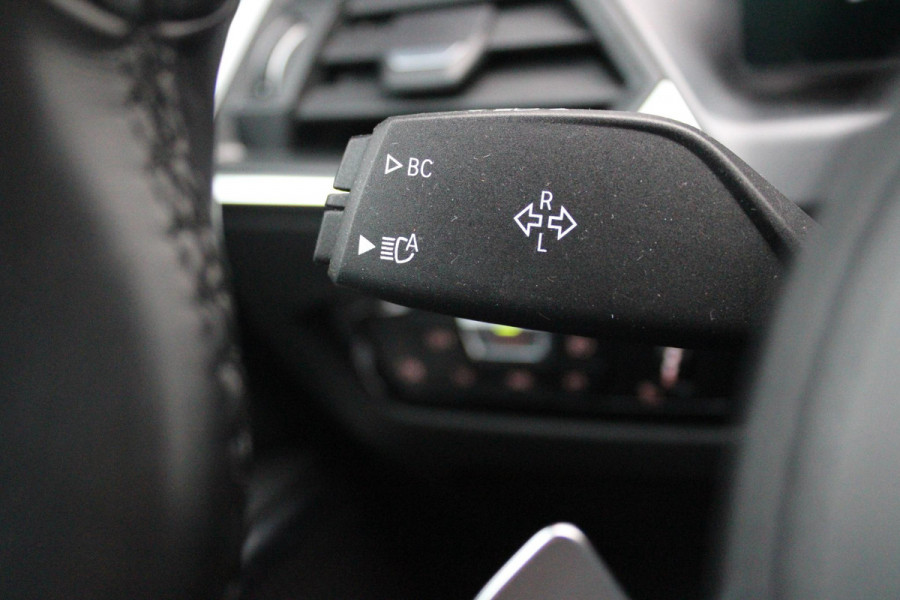 BMW 3-serie 330e 292PK xDRIVE | PANORAMISCH SCHUIF/KANTEL DAK | M-SPORT PRO-PAKKET | M-SPORT REMMEN UITGEVOERD IN DONKERBLAUW MET M LOGO | BMW LIVE COCKPIT PROFESSIONAL | CURVED DISPLAY |DRIVING ASSISTANT INCL. HEAD-UP DISPLAY | PARKING ASSIST INCL. ACHTERUITRIJCAMERA | ADAPTIEVE LED KOPLAMPEN |SHADOW LINE | M-SPORTSTOELEN VOOR | LEDER VERNASCA MET CONTRAST STIKSELS M-SPORT | STOEL VERWARMING | DRAADLOZE APPLE CARPLAY | ELEKTRISCH VERSTELBARE STOELEN MET GEHEUGEN FUNCTIE | HEAD UP DISPLAY | DRAADLOZE TELEFOONLADER | DODEHOEK BEWAKING | COMFORT PACK INCL. ELEKTRISCHE ACHTERKLEP | A