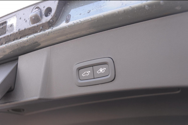 Volvo EX40 252PK Auotmaat Single Motor Extended Range Plus Panoramadak / Apple Carplay / Android Auto / Harman kardon audio / Adaptive cruise control / Pilot assist / Lichtmetalen velgen /