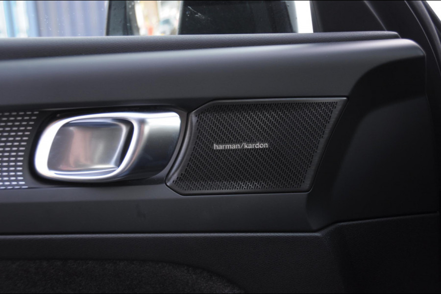 Volvo EX40 252PK Auotmaat Single Motor Extended Range Plus Panoramadak / Apple Carplay / Android Auto / Harman kardon audio / Adaptive cruise control / Pilot assist / Lichtmetalen velgen /
