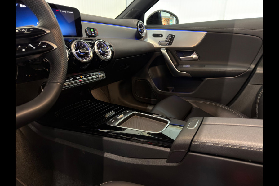 Mercedes-Benz A-Klasse 250 e Star Edition AMG Line Plus | PANO | HUD | 360 CAMERA | TREKHAAK | VOL OPTIES!