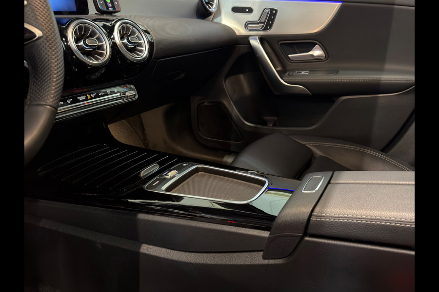 Mercedes-Benz A-Klasse 250 e Star Edition AMG Line Plus | PANO | HUD | 360 CAMERA | TREKHAAK | VOL OPTIES!