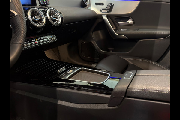 Mercedes-Benz A-Klasse 250 e Star Edition AMG Line Plus | PANO | HUD | 360 CAMERA | TREKHAAK | VOL OPTIES!