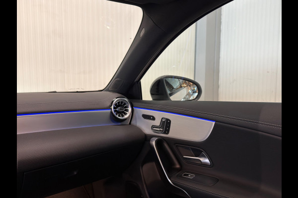 Mercedes-Benz A-Klasse 250 e Star Edition AMG Line Plus | PANO | HUD | 360 CAMERA | TREKHAAK | VOL OPTIES!