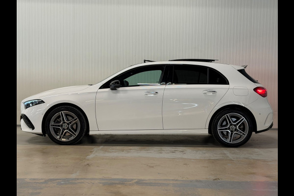 Mercedes-Benz A-Klasse 250 e Star Edition AMG Line Plus | PANO | HUD | 360 CAMERA | TREKHAAK | VOL OPTIES!