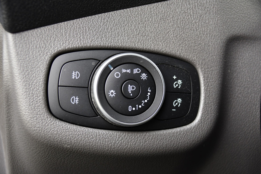 Ford Transit Connect 1.5 EcoBlue L2 Limited Camera, Cruise, Carplay, 120pk, Automaat, LED, Stoelverwarming, Clima, Automaat, Trekhaak, Uniek!