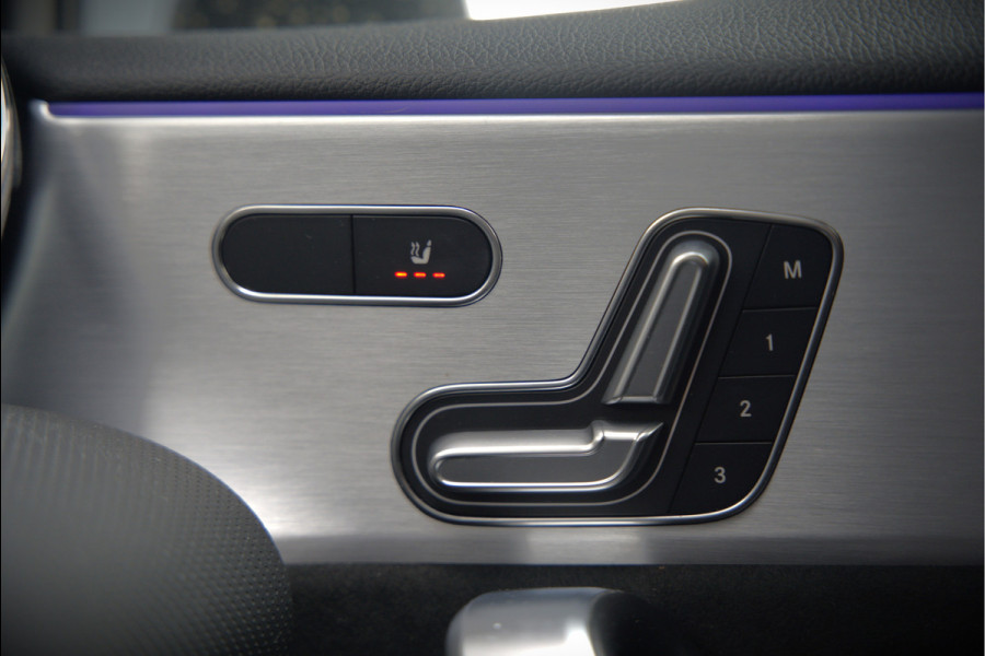 Mercedes-Benz A-Klasse 250 e Business Solution AMG Limited | Panoramadak | Stoelverwarming | Multibeam | Memory Seats | Keyless | Ambiance Verlichting | Camera | Cruise Control |