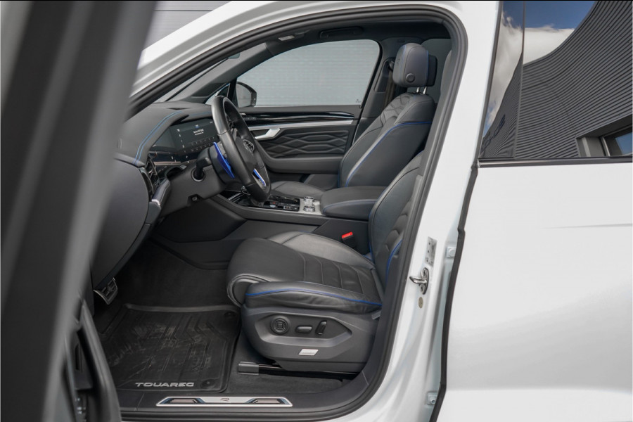 Volkswagen Touareg 3.0 TSi 4MOTION R Black Style Pano Trekhaak 22"