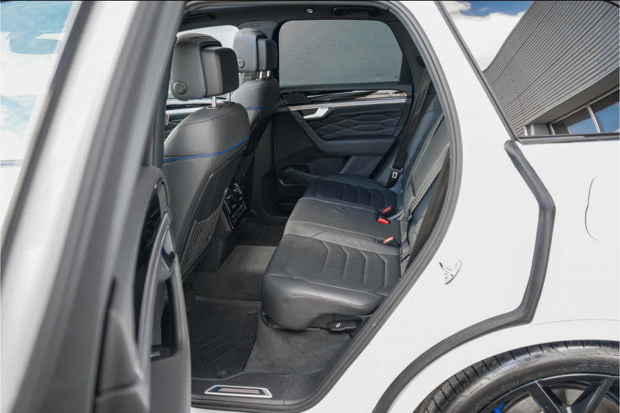 Volkswagen Touareg 3.0 TSi 4MOTION R Black Style Pano Trekhaak 22"