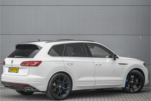 Volkswagen Touareg 3.0 TSi 4MOTION R Black Style Pano Trekhaak 22"