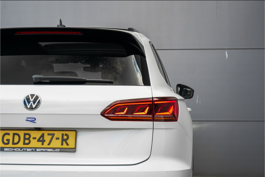 Volkswagen Touareg 3.0 TSi 4MOTION R Black Style Pano Trekhaak 22"