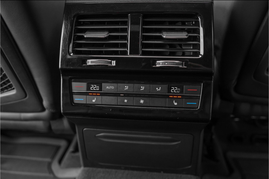 Volkswagen Touareg 3.0 TSi 4MOTION R Black Style Pano Trekhaak 22"