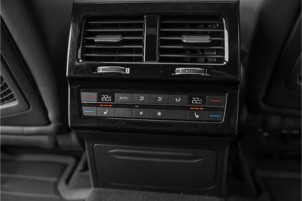 Volkswagen Touareg 3.0 TSi 4MOTION R Black Style Pano Trekhaak 22"