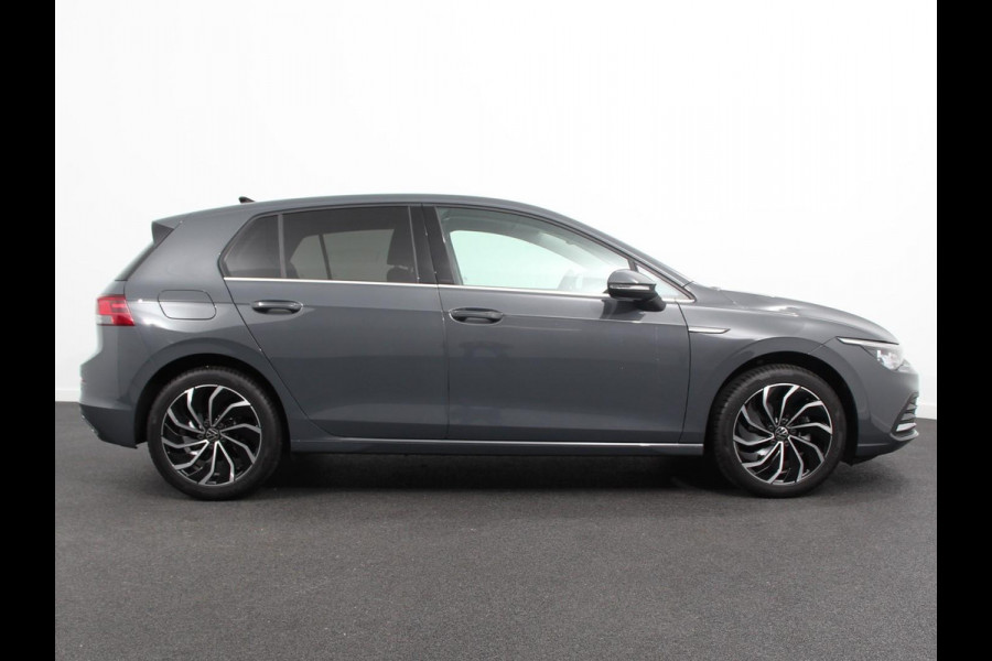 Volkswagen Golf 1.5 eTSI 150pk DSG Style Navigatie DAB Camera Lane Assist LED Adaptive Cruise Control Keyless Go Stoelverwarming Lichtmetalen Velgen