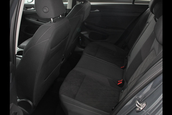 Volkswagen Golf 1.5 eTSI 150pk DSG Style Navigatie DAB Camera Lane Assist LED Adaptive Cruise Control Keyless Go Stoelverwarming Lichtmetalen Velgen