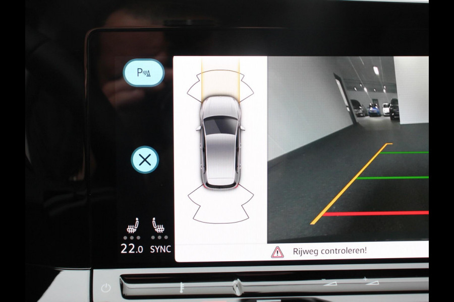 Volkswagen Golf 1.5 eTSI 150pk DSG Style Navigatie DAB Camera Lane Assist LED Adaptive Cruise Control Keyless Go Stoelverwarming Lichtmetalen Velgen