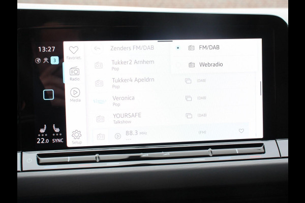 Volkswagen Golf 1.5 eTSI 150pk DSG Style Navigatie DAB Camera Lane Assist LED Adaptive Cruise Control Keyless Go Stoelverwarming Lichtmetalen Velgen