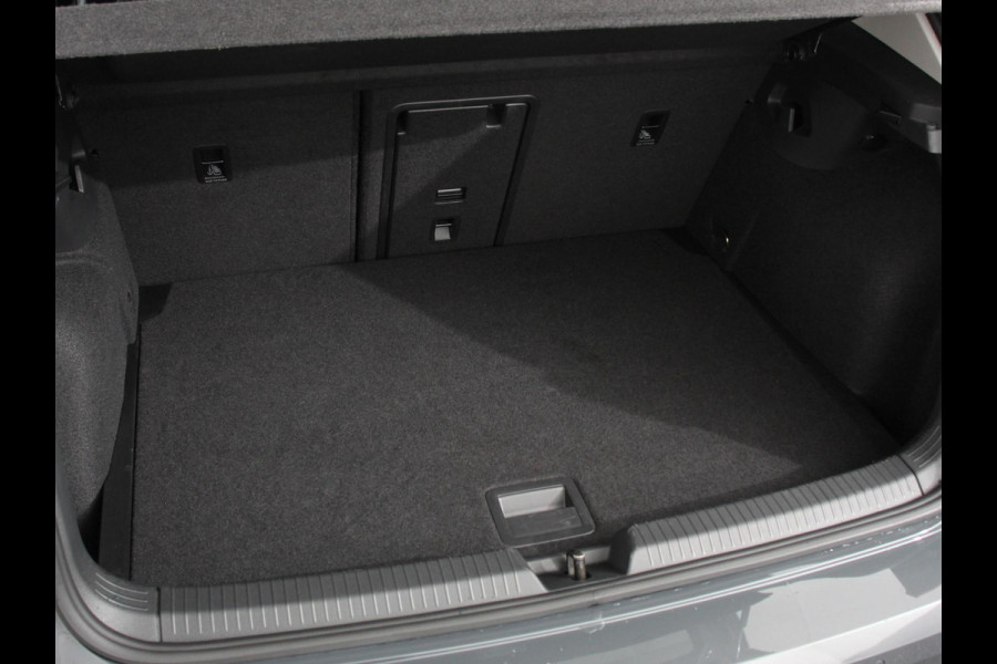 Volkswagen Golf 1.5 eTSI 150pk DSG Style Navigatie DAB Camera Lane Assist LED Adaptive Cruise Control Keyless Go Stoelverwarming Lichtmetalen Velgen