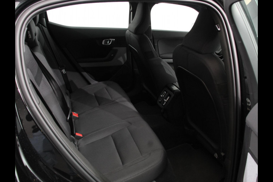 Polestar 2 Standard Range Single Motor 69 kWh Automaat Camera Dab Led Verwarmde voorstoelen Navigatie Apple Carplay/Android Auto Climate Control Parkeer sensoren