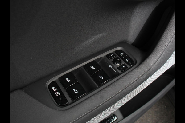 Polestar 2 Standard Range Single Motor 69 kWh Automaat Camera Dab Led Verwarmde voorstoelen Navigatie Apple Carplay/Android Auto Climate Control Parkeer sensoren