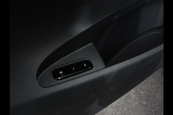 Polestar 2 Standard Range Single Motor 69 kWh Automaat Camera Dab Led Verwarmde voorstoelen Navigatie Apple Carplay/Android Auto Climate Control Parkeer sensoren