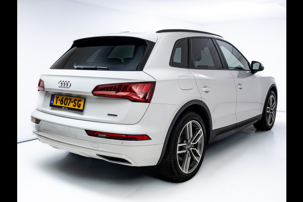 Audi Q5 50 TFSI e quattro 300 PK | Panormadak | Luchtvering | Elec. trekhaak | Stoel- Stuur_ & Achterbankverw. | Digitaal dashboard, Elec. achterklep, Navigatie, Adaptive Cruise control