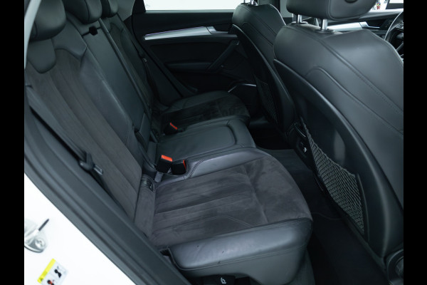 Audi Q5 50 TFSI e quattro 300 PK | Panormadak | Luchtvering | Elec. trekhaak | Stoel- Stuur_ & Achterbankverw. | Digitaal dashboard, Elec. achterklep, Navigatie, Adaptive Cruise control