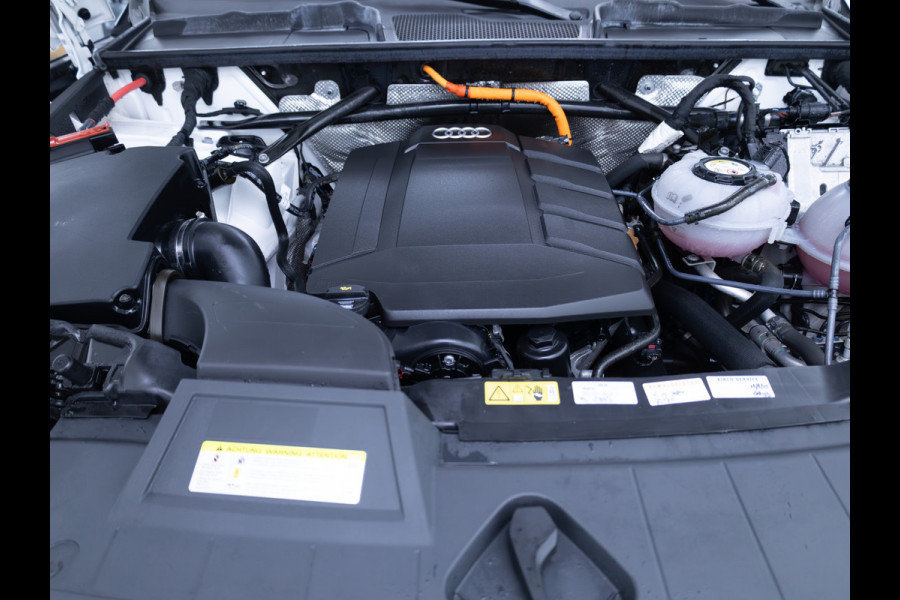 Audi Q5 50 TFSI e quattro 300 PK | Panormadak | Luchtvering | Elec. trekhaak | Stoel- Stuur_ & Achterbankverw. | Digitaal dashboard, Elec. achterklep, Navigatie, Adaptive Cruise control